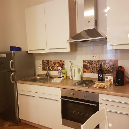 Studio Apartman Via Šibenik Exteriör bild