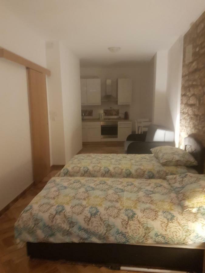 Studio Apartman Via Šibenik Exteriör bild