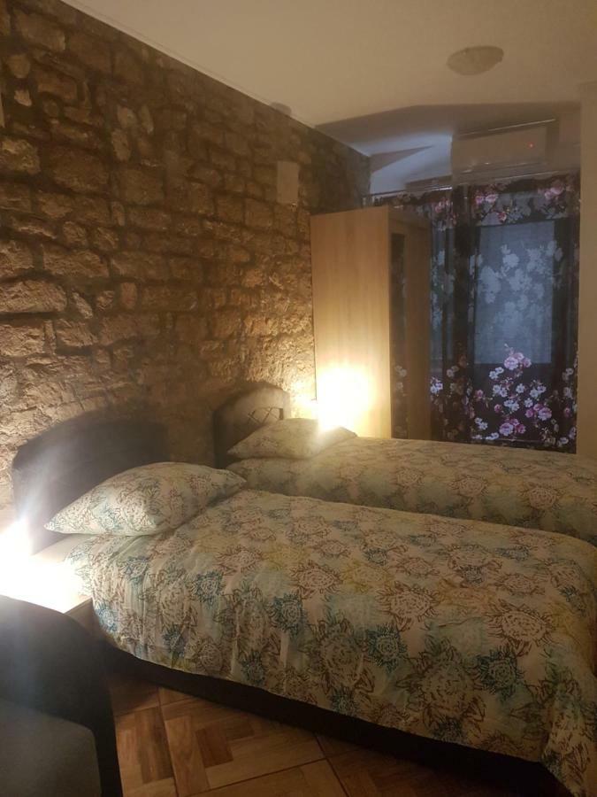 Studio Apartman Via Šibenik Exteriör bild