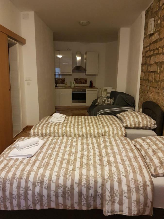 Studio Apartman Via Šibenik Exteriör bild
