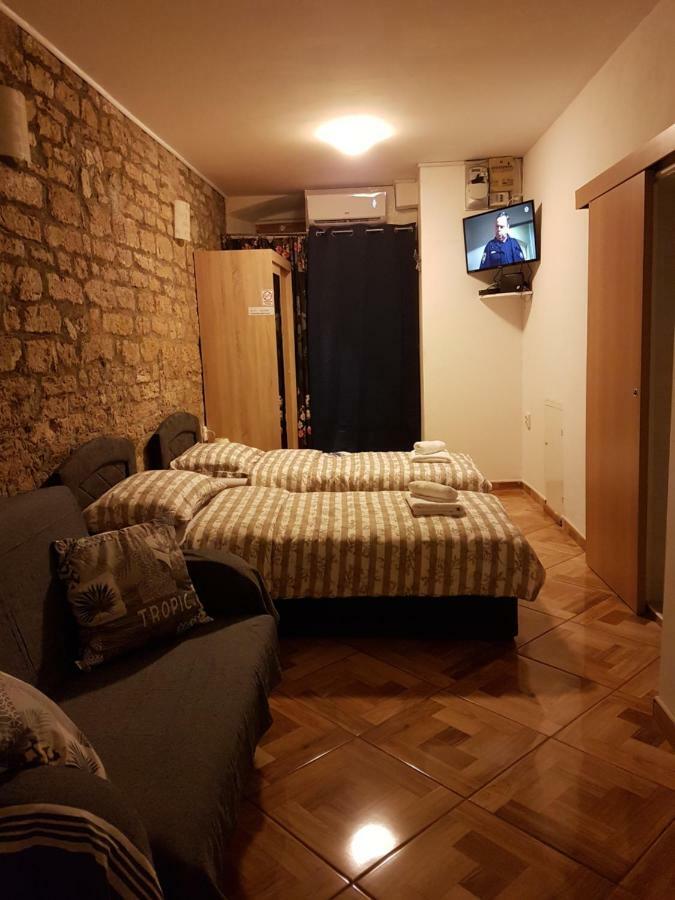 Studio Apartman Via Šibenik Exteriör bild
