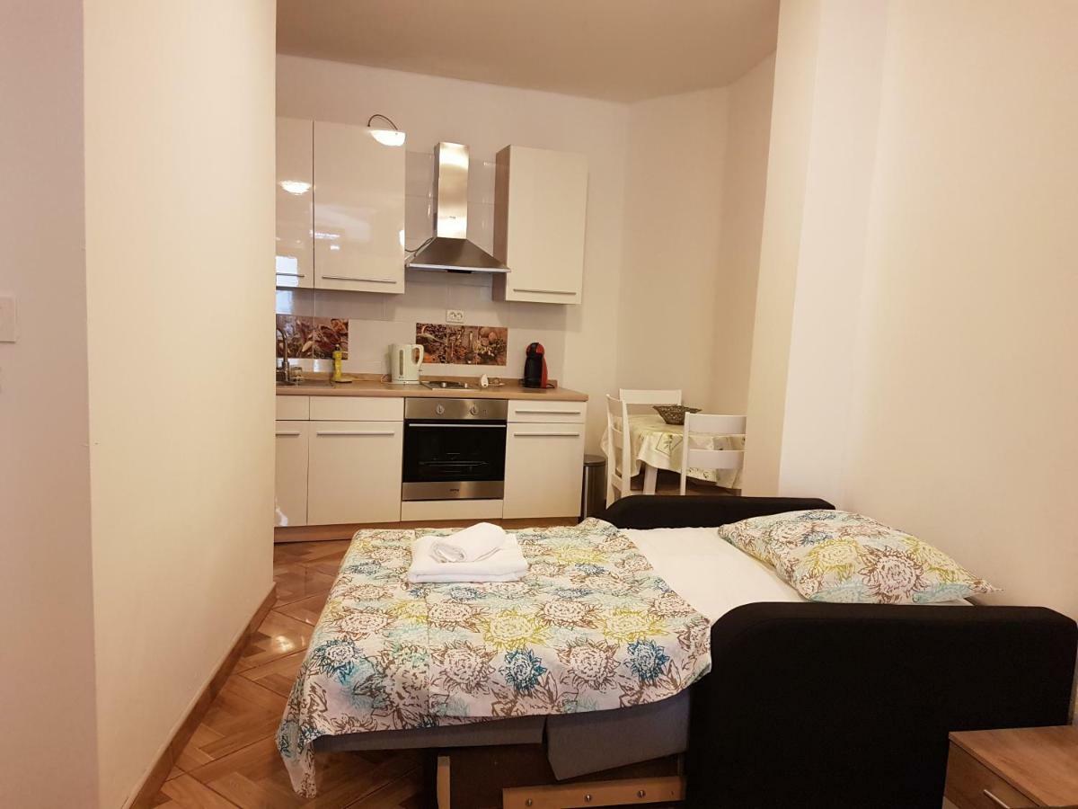 Studio Apartman Via Šibenik Exteriör bild