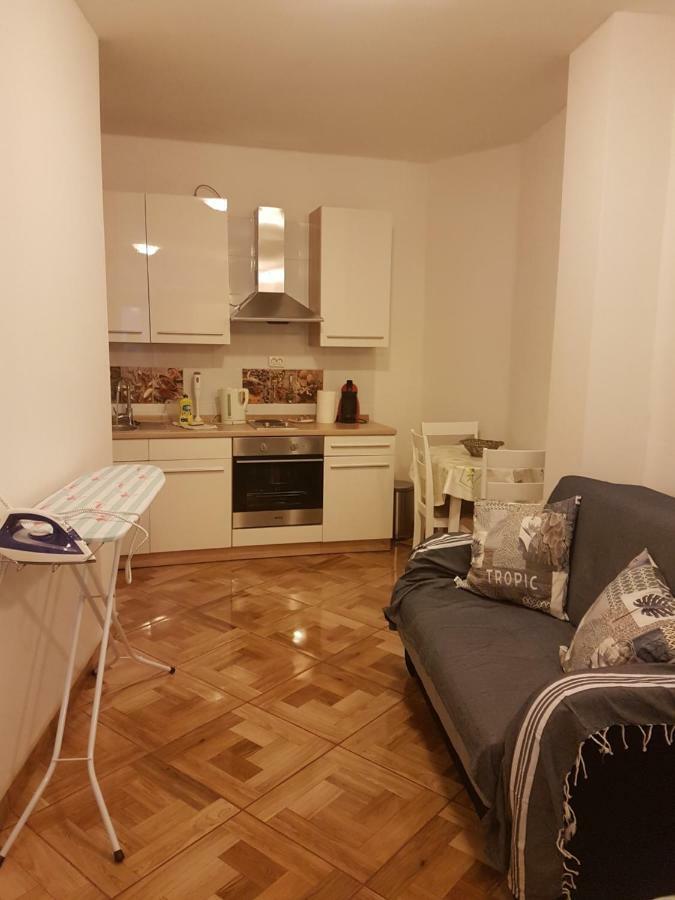 Studio Apartman Via Šibenik Exteriör bild